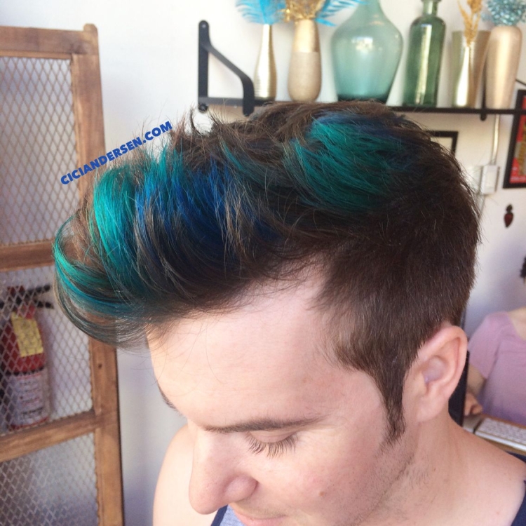 Мужское окрашивание на короткие волосы в голубой