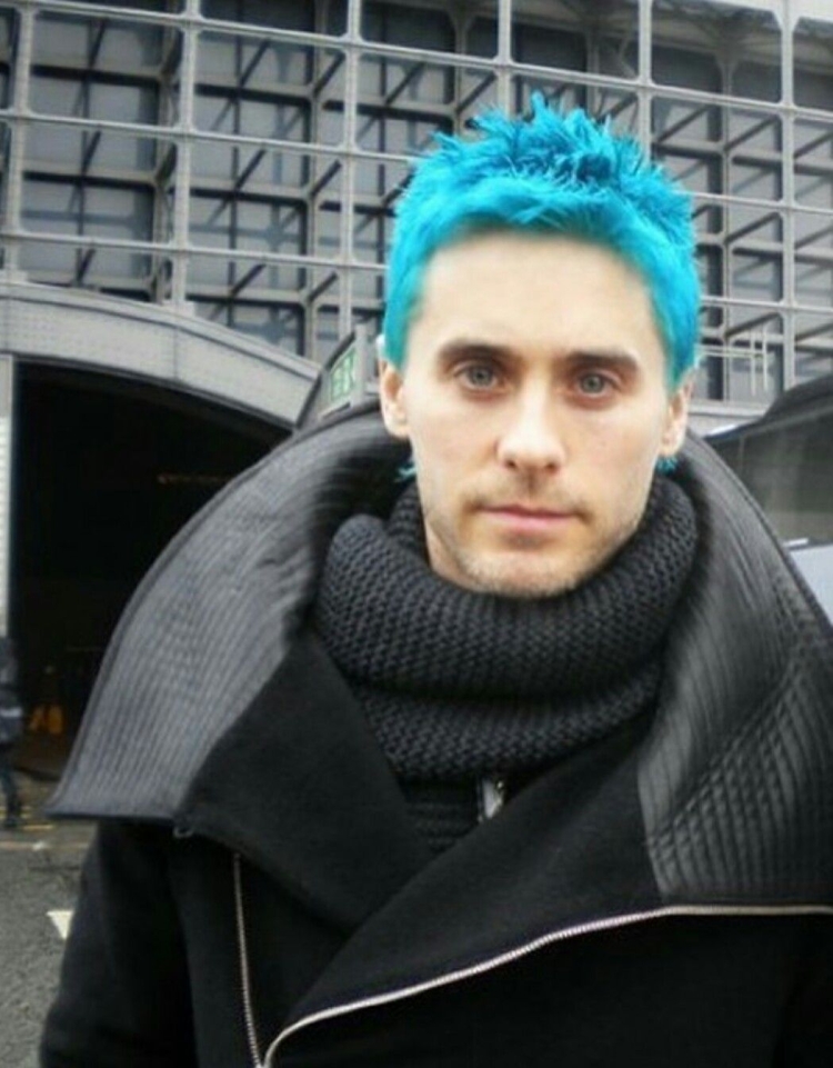 Джаред лето синие волосы