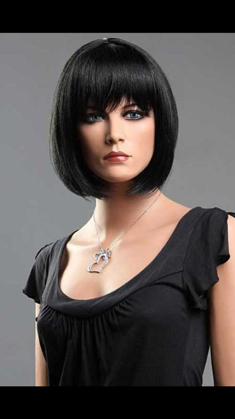 Каре с челкой черные волосы