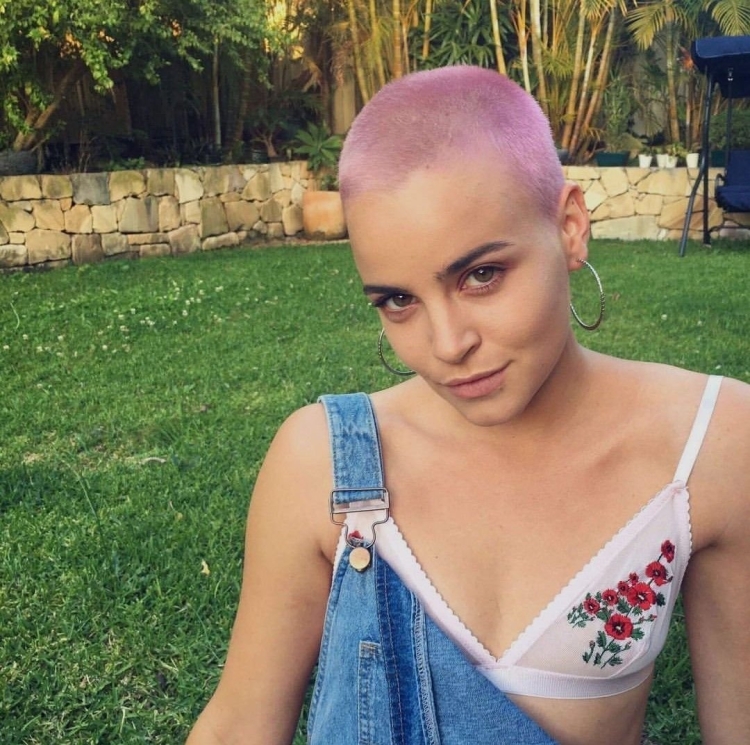 Нина ВЫДРИЦ лысая