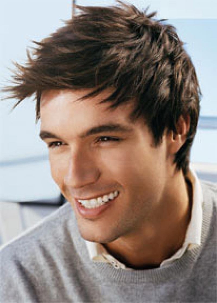 Модельная стрижка мужская средней длины