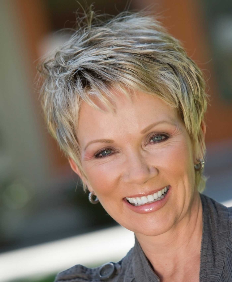 Стрижки для тонких и редких волос для женщин после 50 Пикси