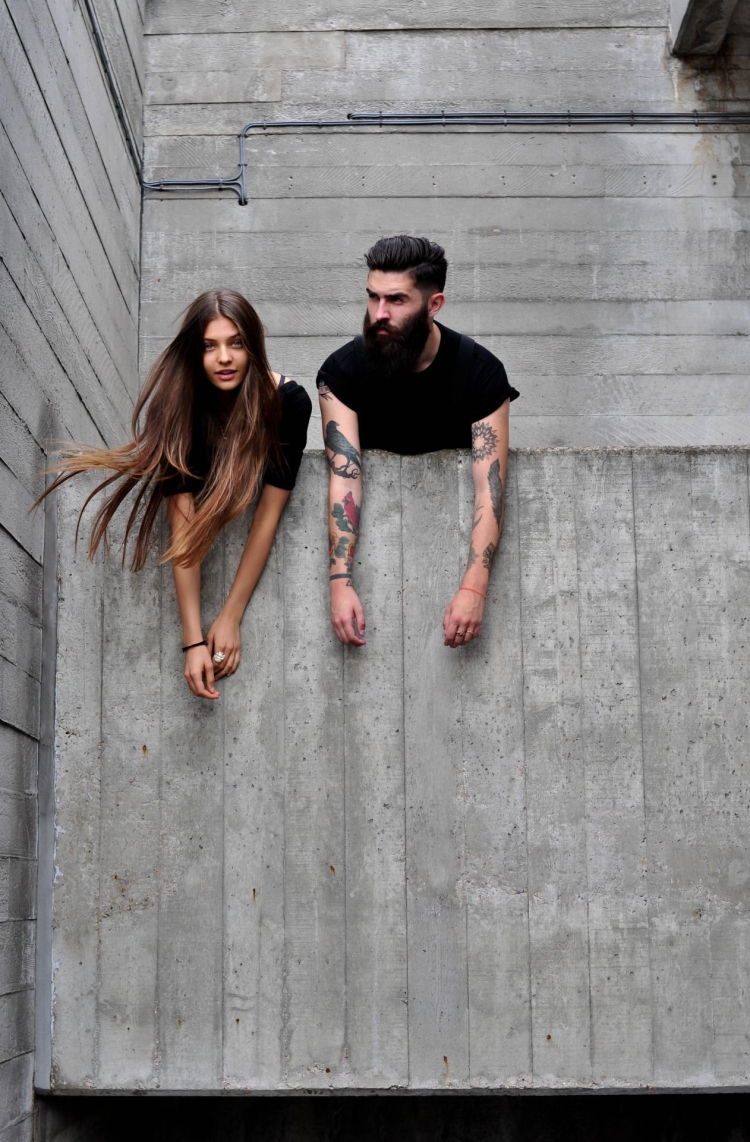 Бородатый мужчина и девушка