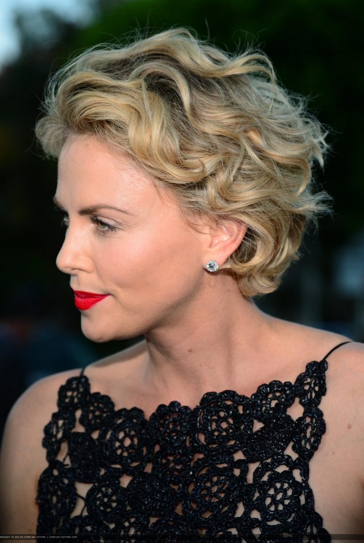 Шарлиз Терон прически