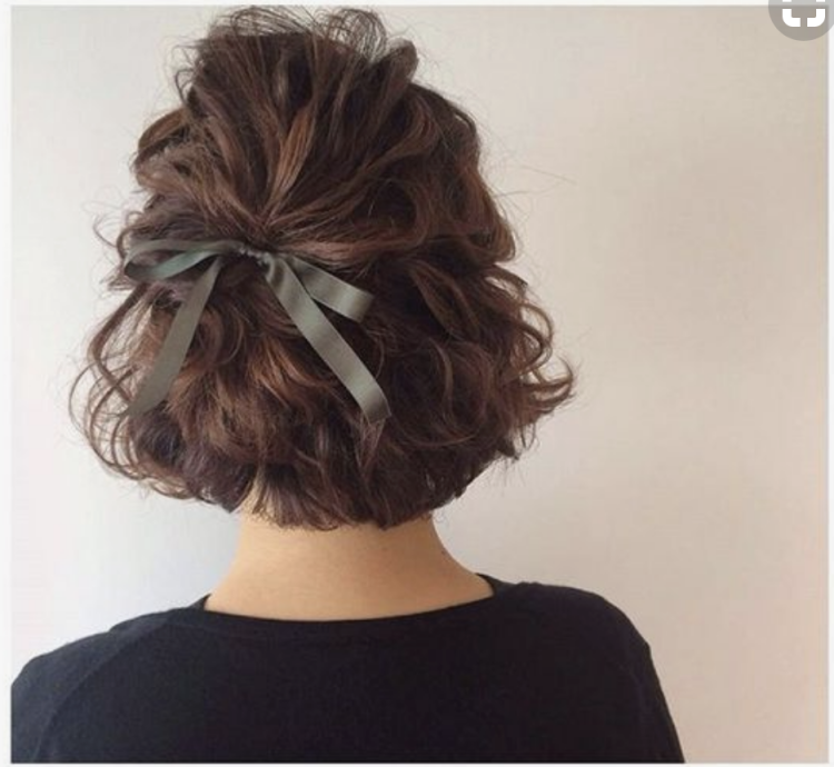 Причёски на выпускной на короткие волосы