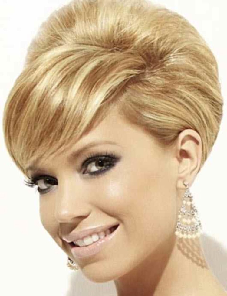 Праздничные прически на короткие волосы