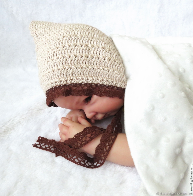 Вязаный чепчик для новорожденного