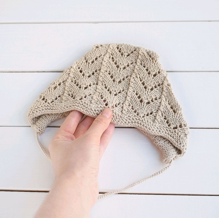 Вязанные чепчики на взрослом