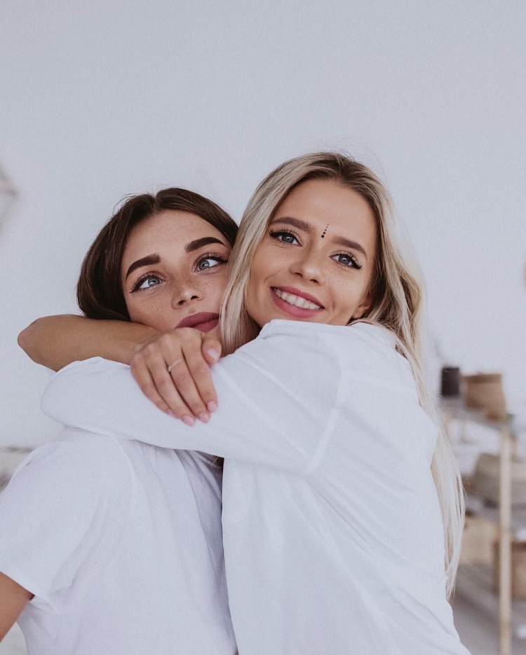 Фотосессия подруг в студии