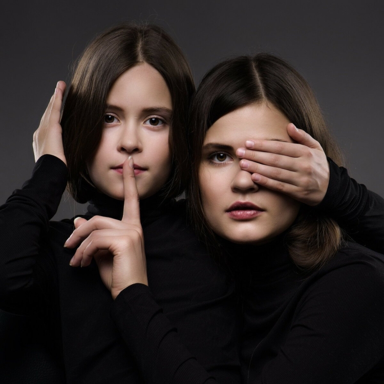 Две девушки