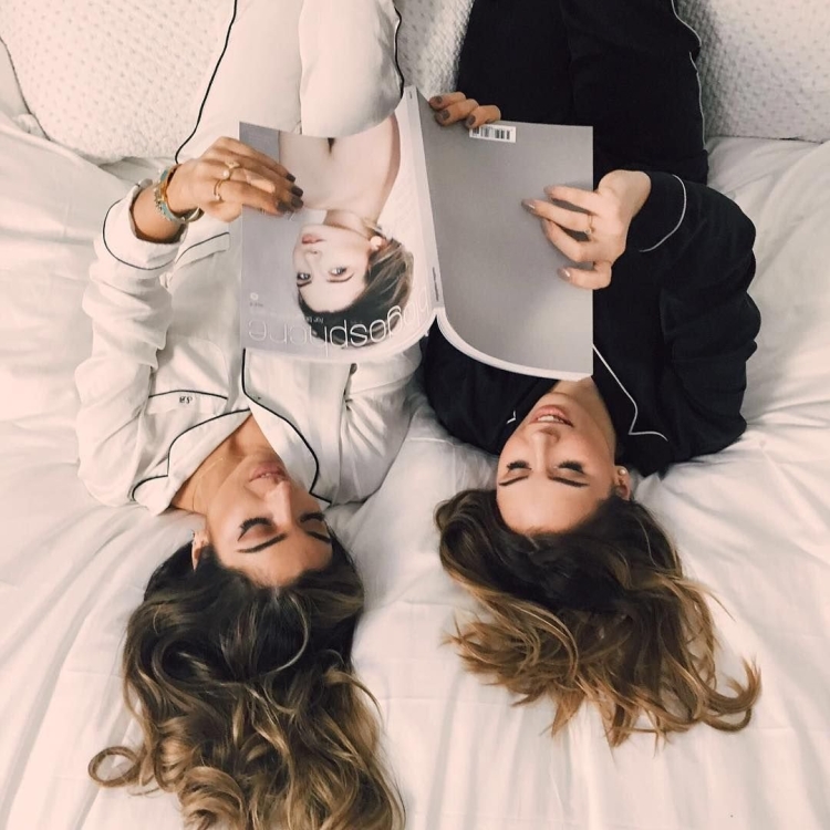 Фотосессия с подругой дома