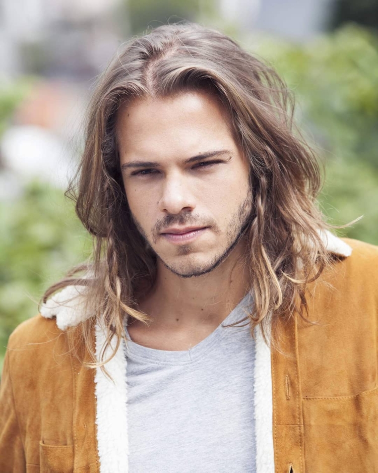 Длинноволосый Джером Мэтью