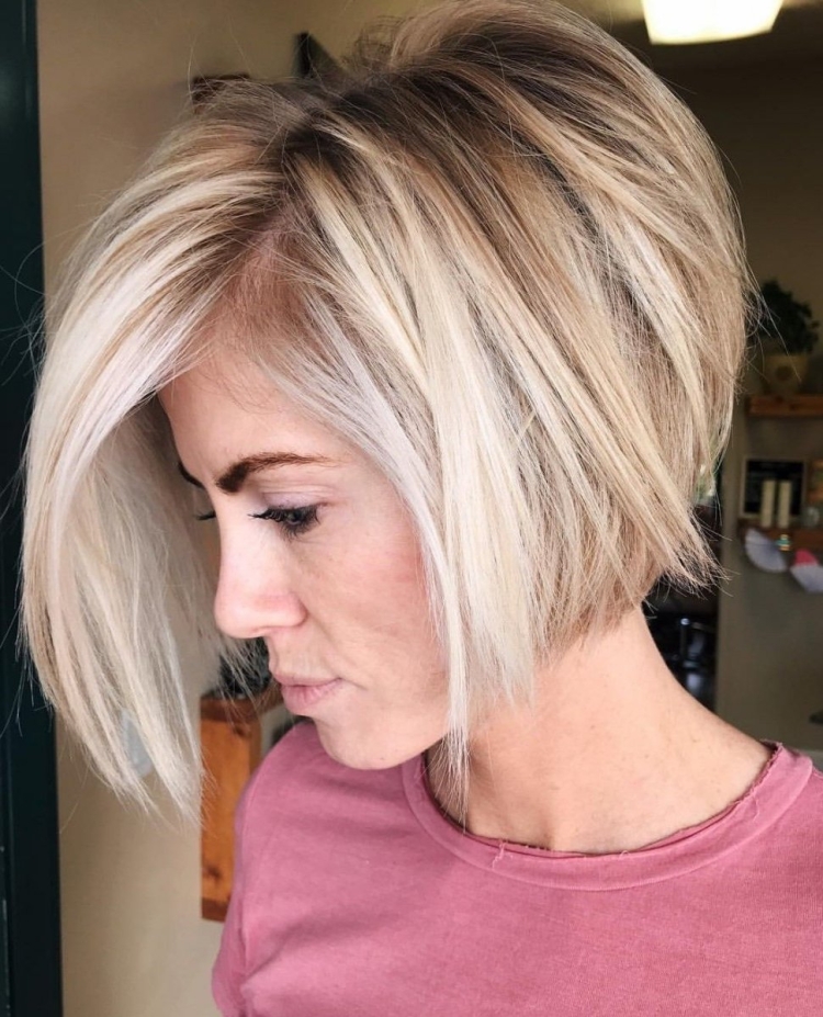 Боб-каре Пикси на короткие блонд