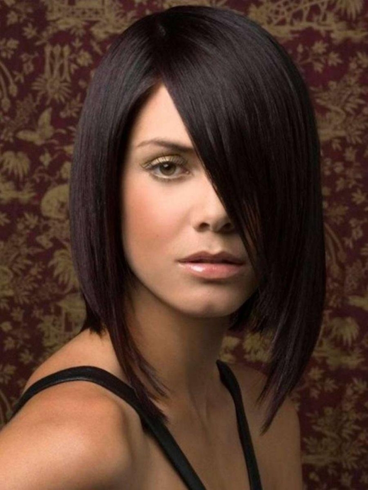 Стрижка Боб каре удлиненное с челкой