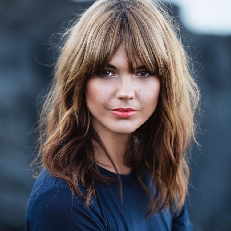 Стрижка Каскад с челкой шторкой