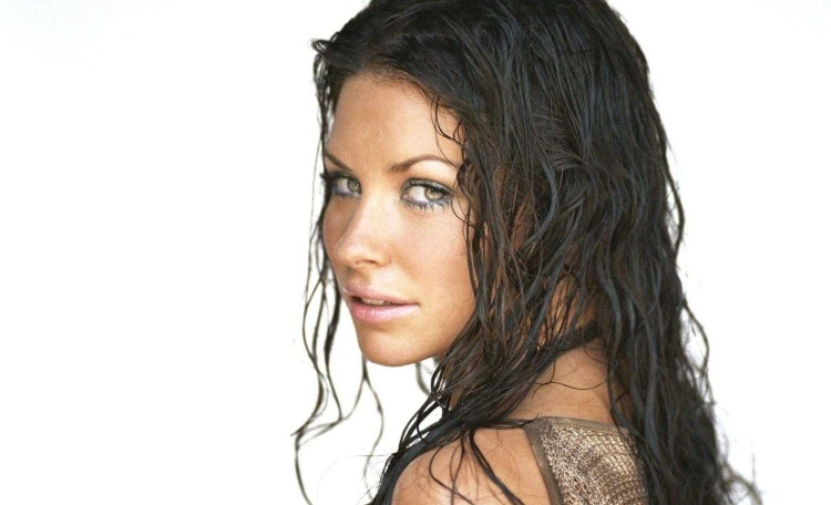 Эванджелин Лилли лысая