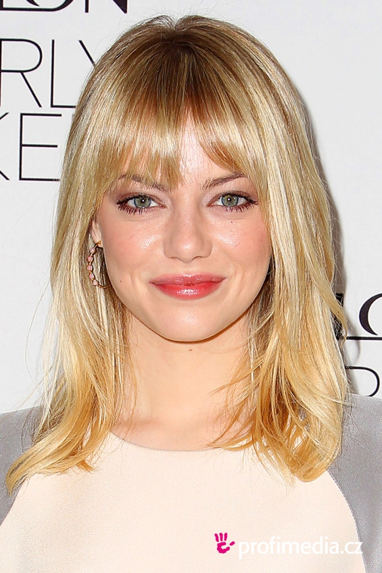 Эмма Стоун с прямой челкой