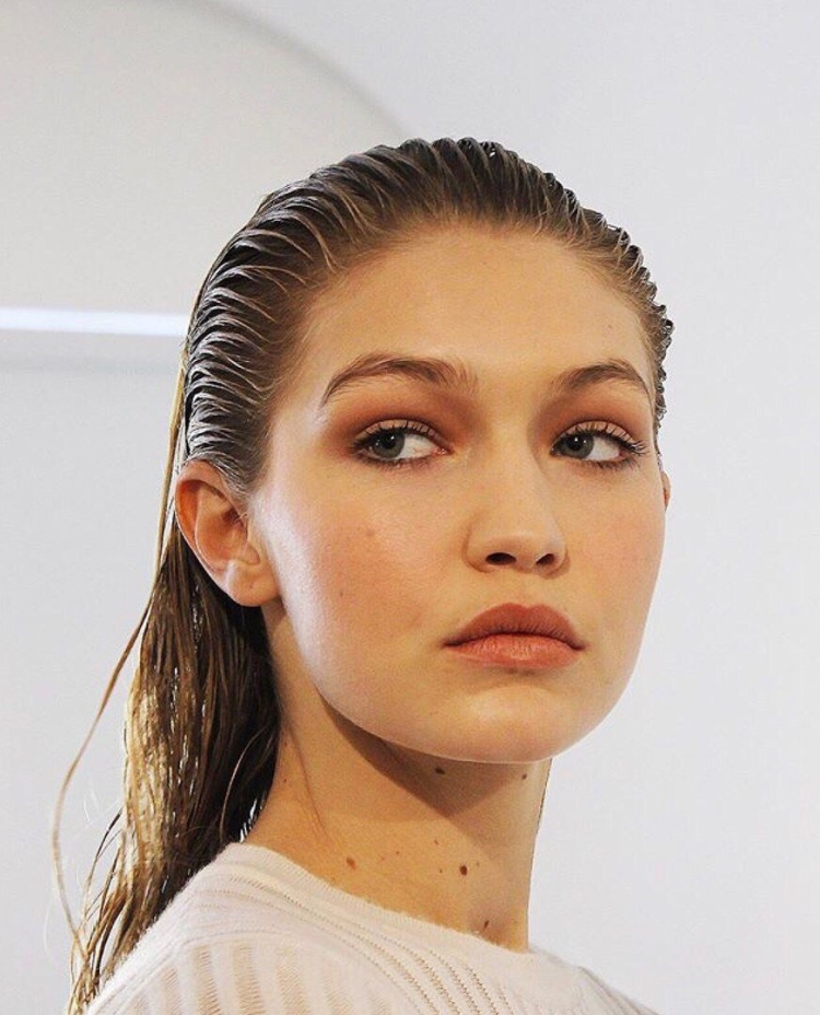 Джиджи Хадид волосы назад