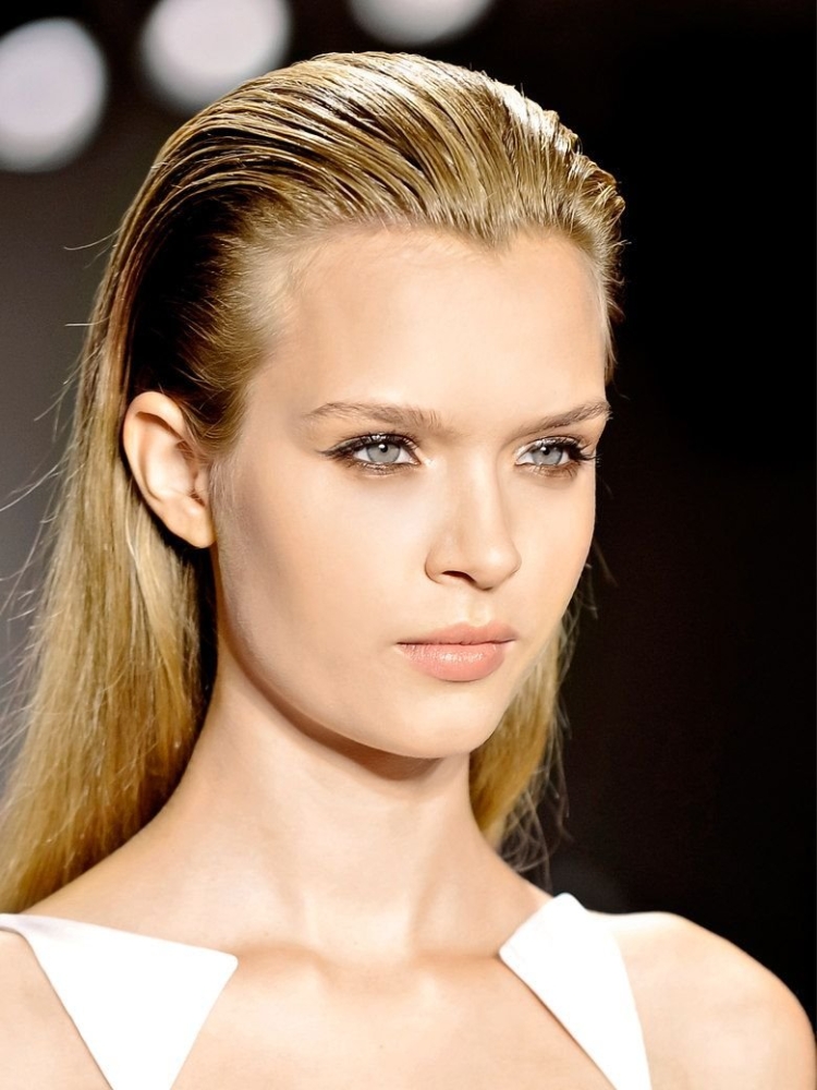 Прическа с зализанными волосами