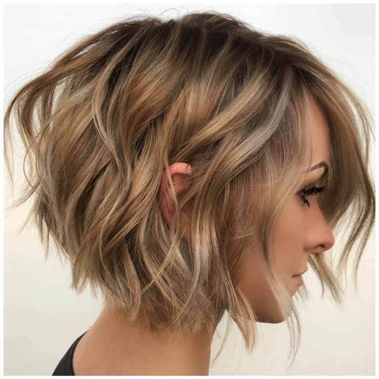 Градуированный Боб на средние тонкие волосы