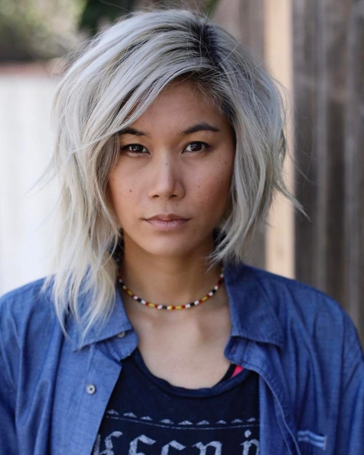 Стрижка ассиметрияна средние волосы