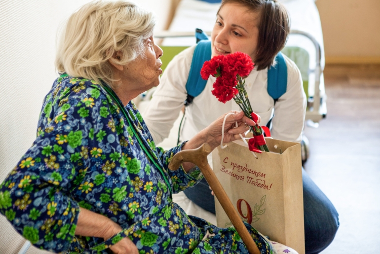Подарок пожилым