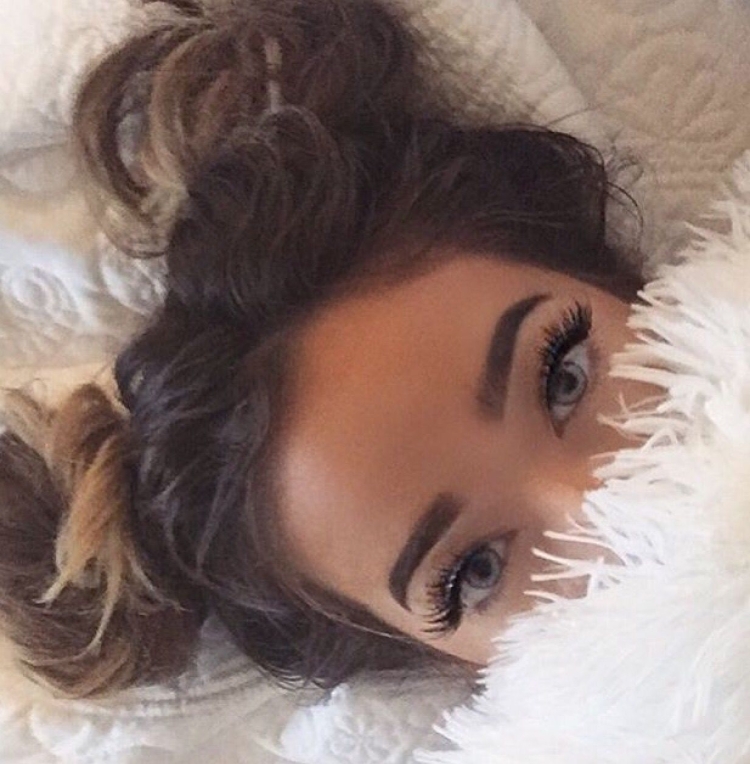 Выбрито полоска на бров