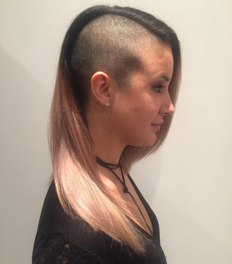 Стрижка выбритые по бокам головы волосы