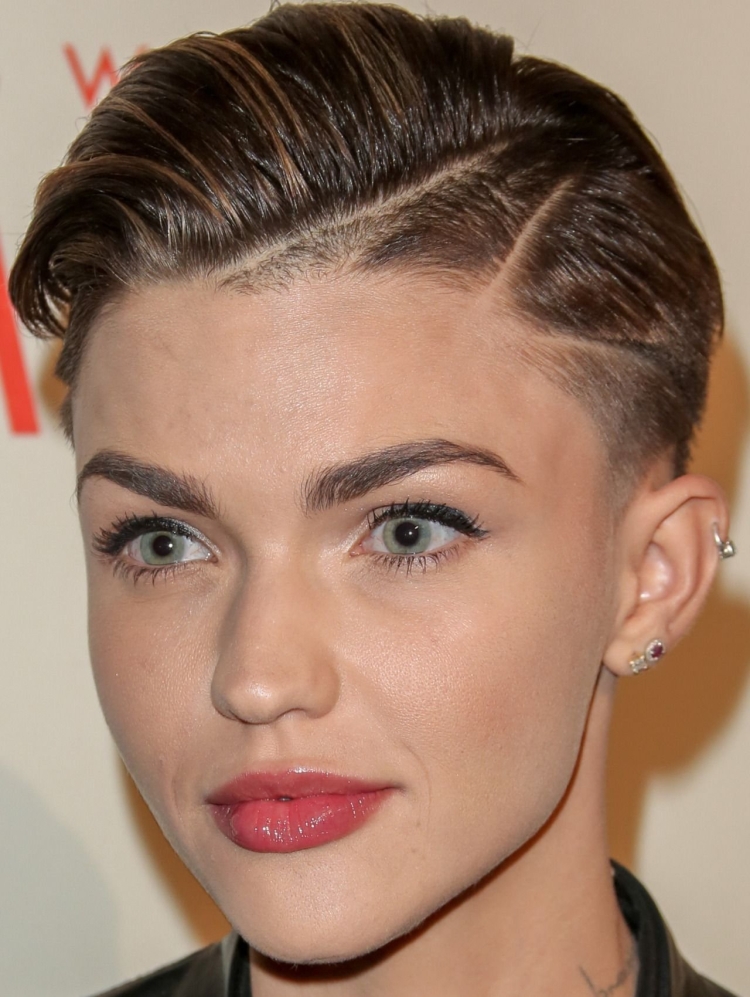 Руби Роуз стрижка