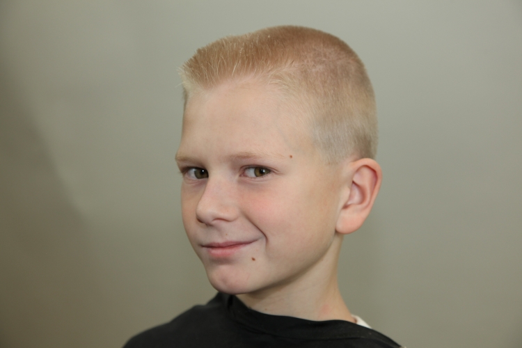 Модные стрижки под машинку для мальчиков