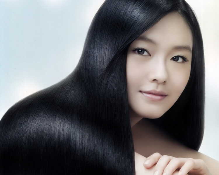 Японка с длинными волосами