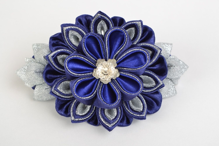 Брошь канзаши