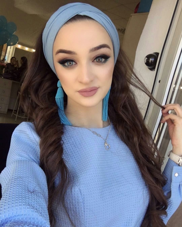 Макияж под синее платье