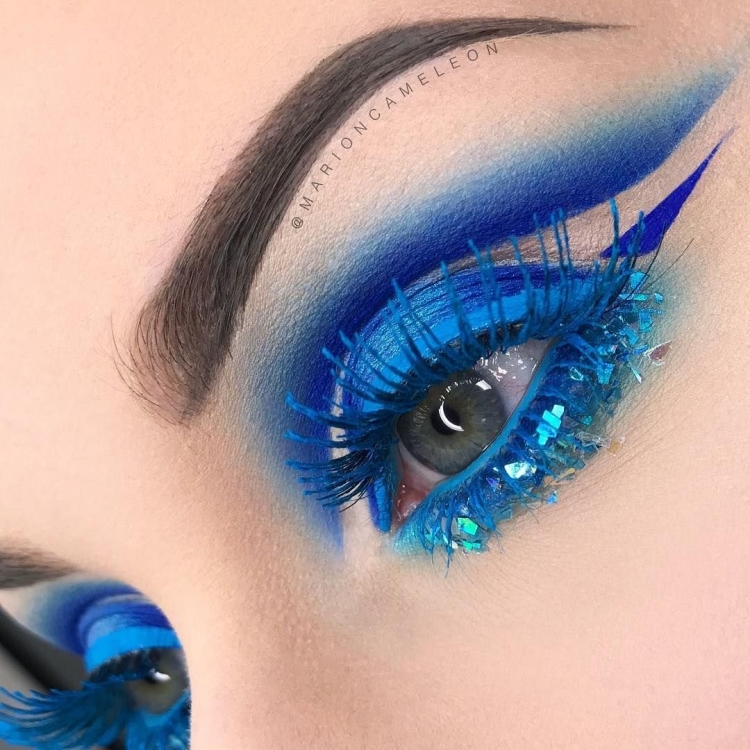 Макияж с синими тенями