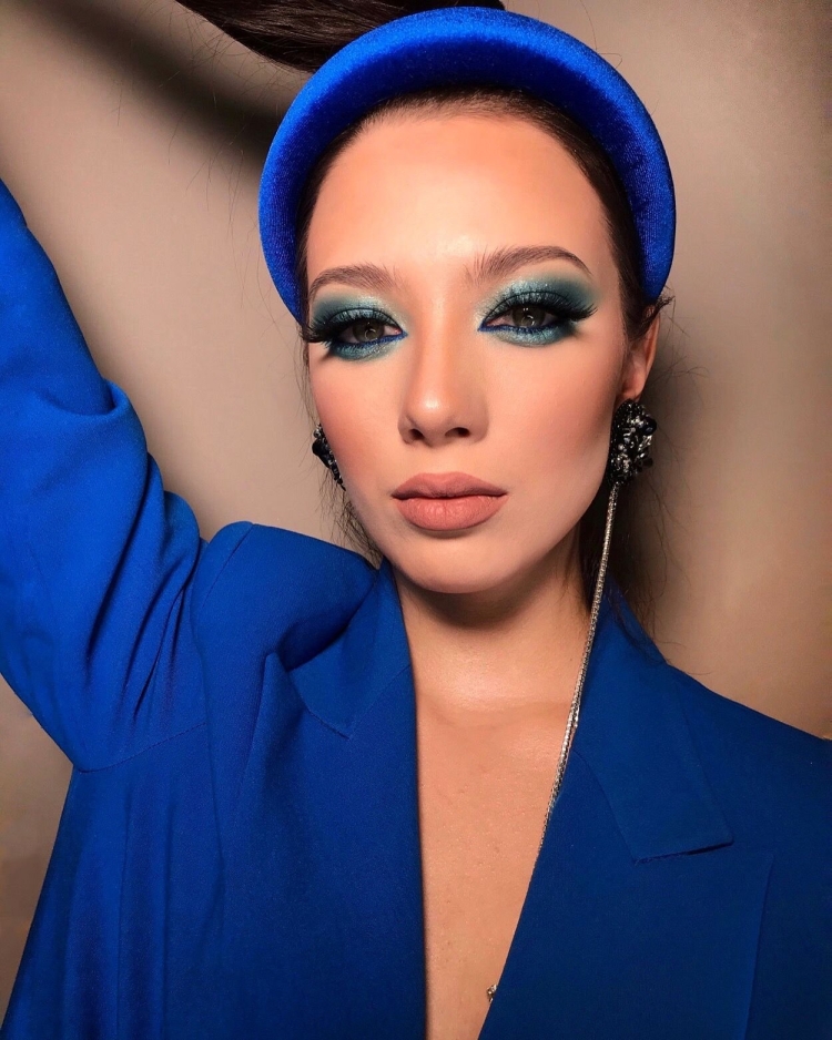 Синий макияж