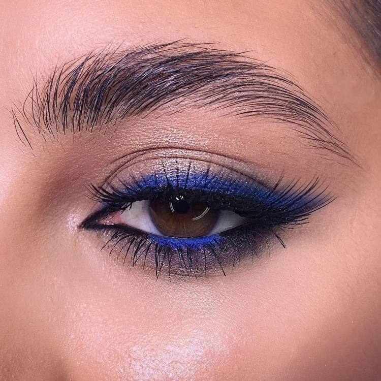 Макияж с синими тенями