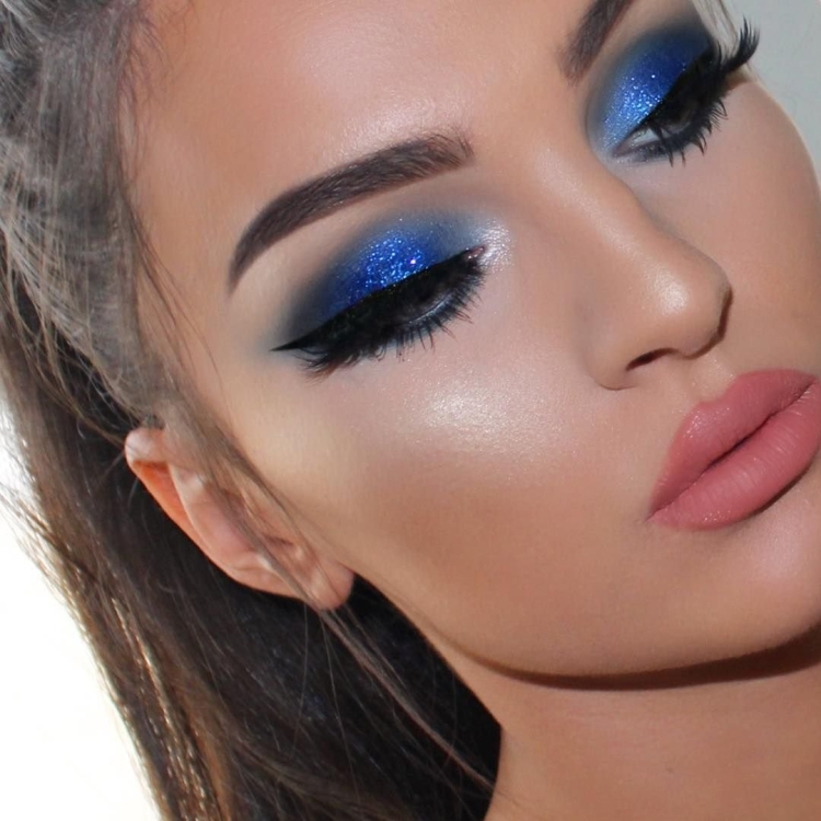 Мейк с голубыми тенями