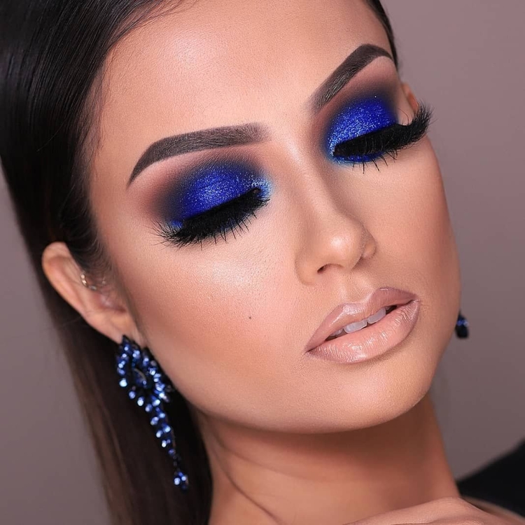 Темно синий макияж