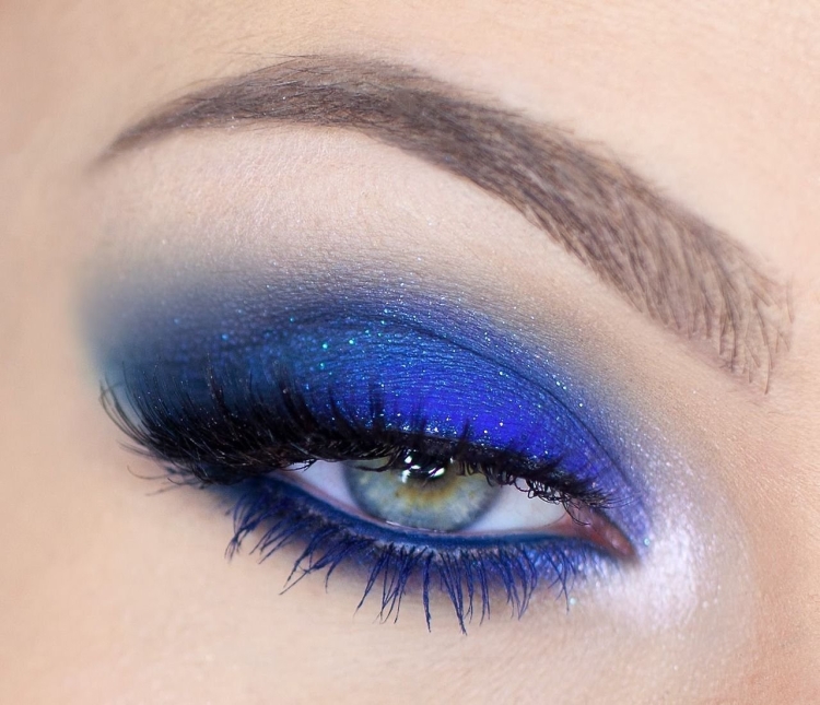 Макияж с синими тенями