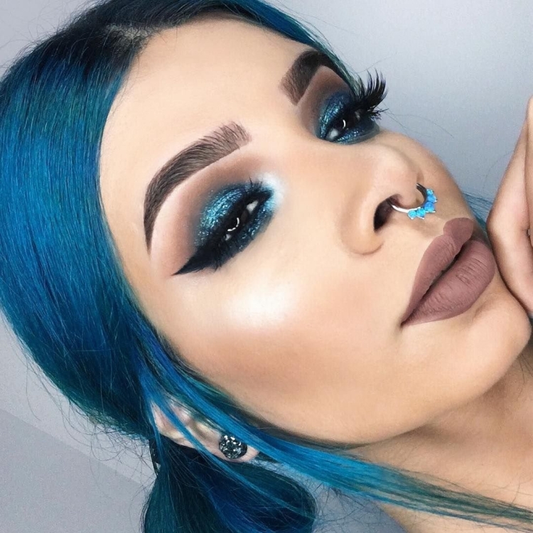 Макияж в голубых тонах