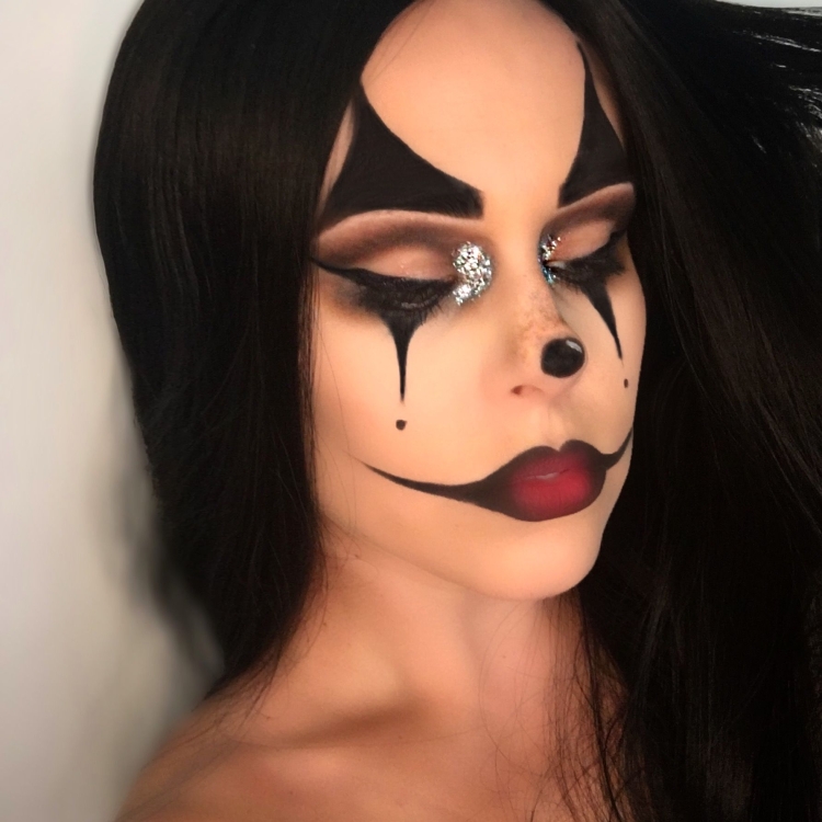 Макияж клоуна подводкой