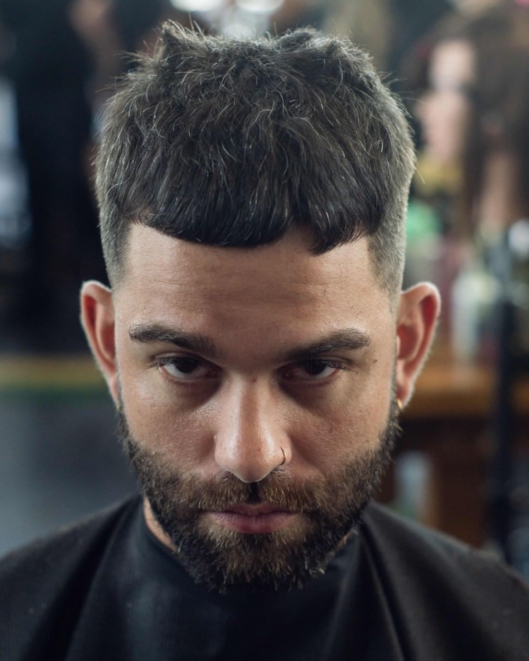 Прическа кроп 2022