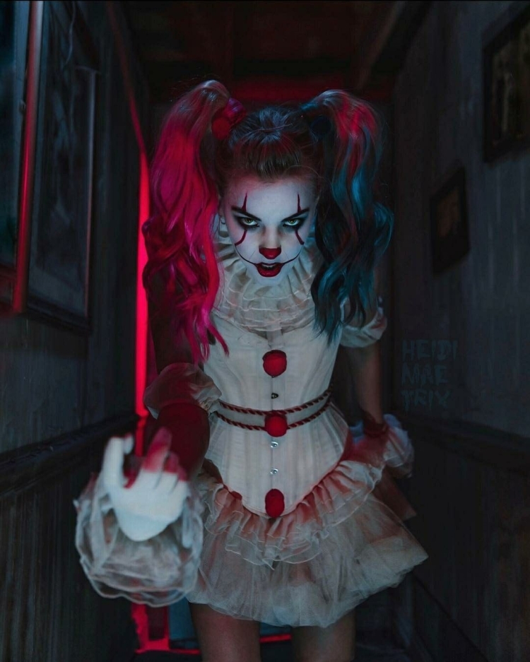 Харли Квинн с клоун ПЕННИВАЙЗ
