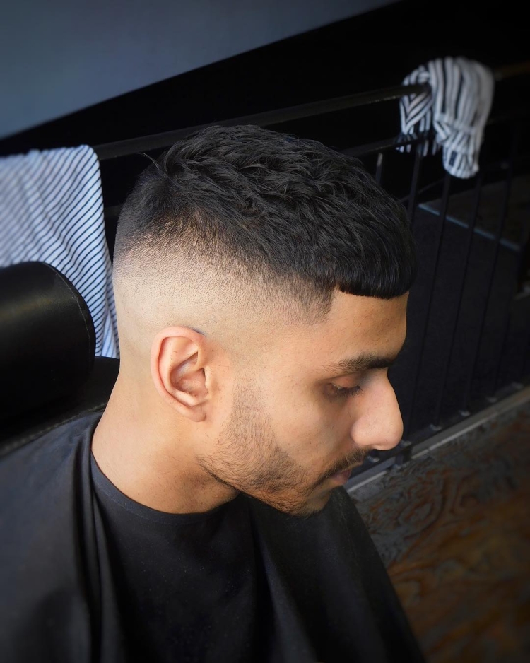 Стрижка кроп 2022