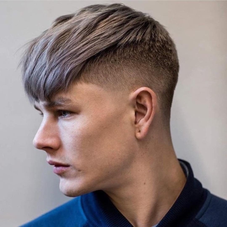 Кроп стрижка с длинной челкой