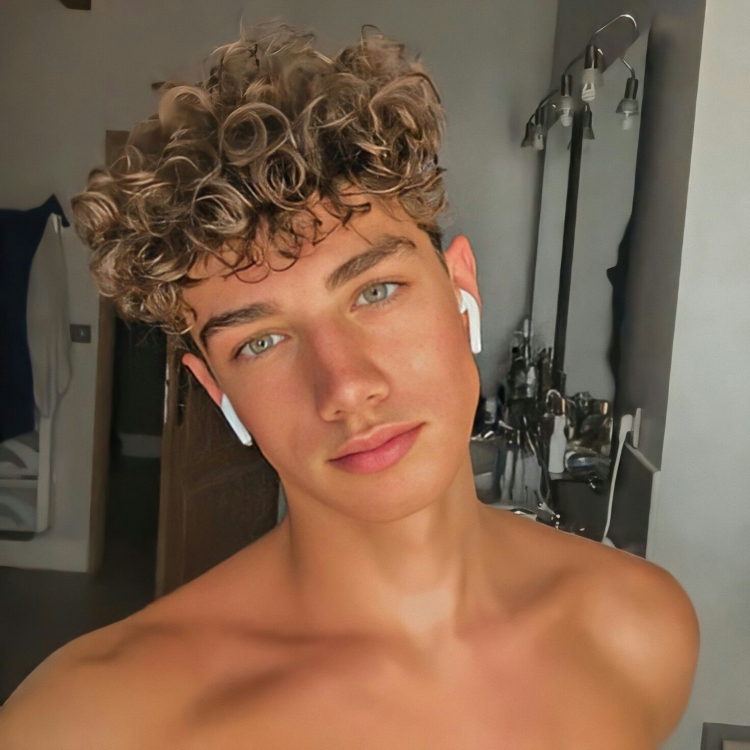 Американ бой кудрявые волосы