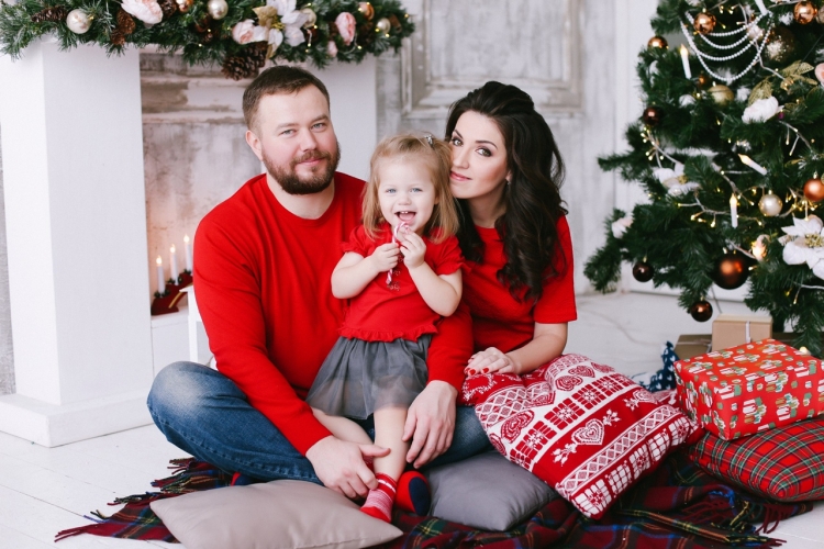 Новогодняя фотосессия в свитерах семейная