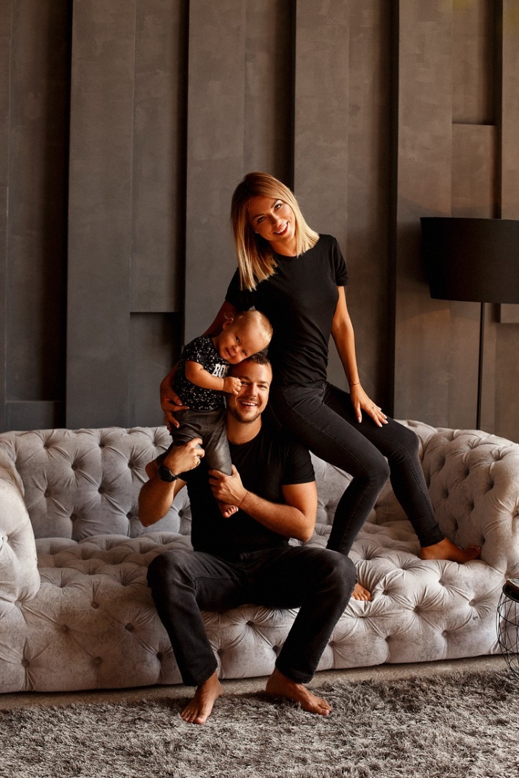 Фотосессия семьи в студии