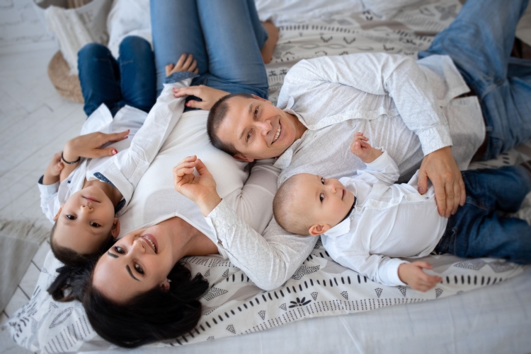 Семейная фотосессия в белом