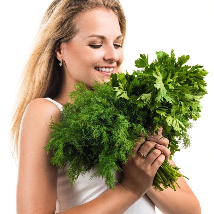 Девушка с укропом